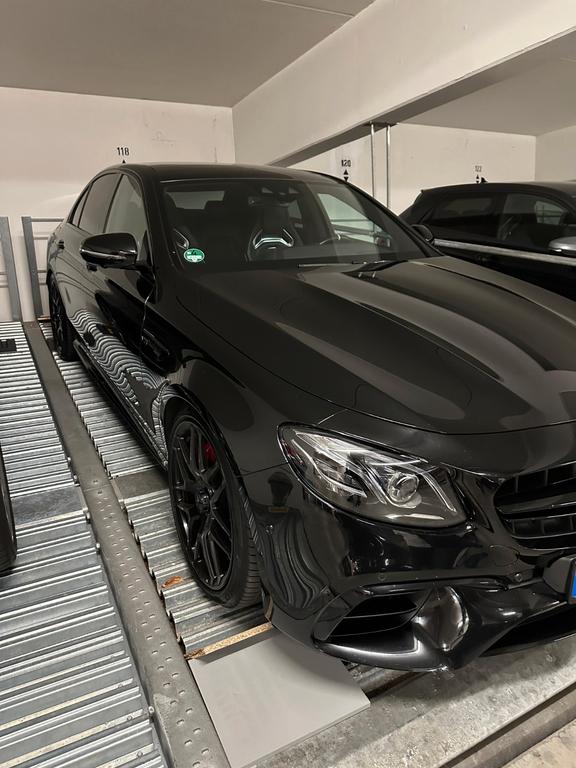 Mercedes-Benz E 63 AMG