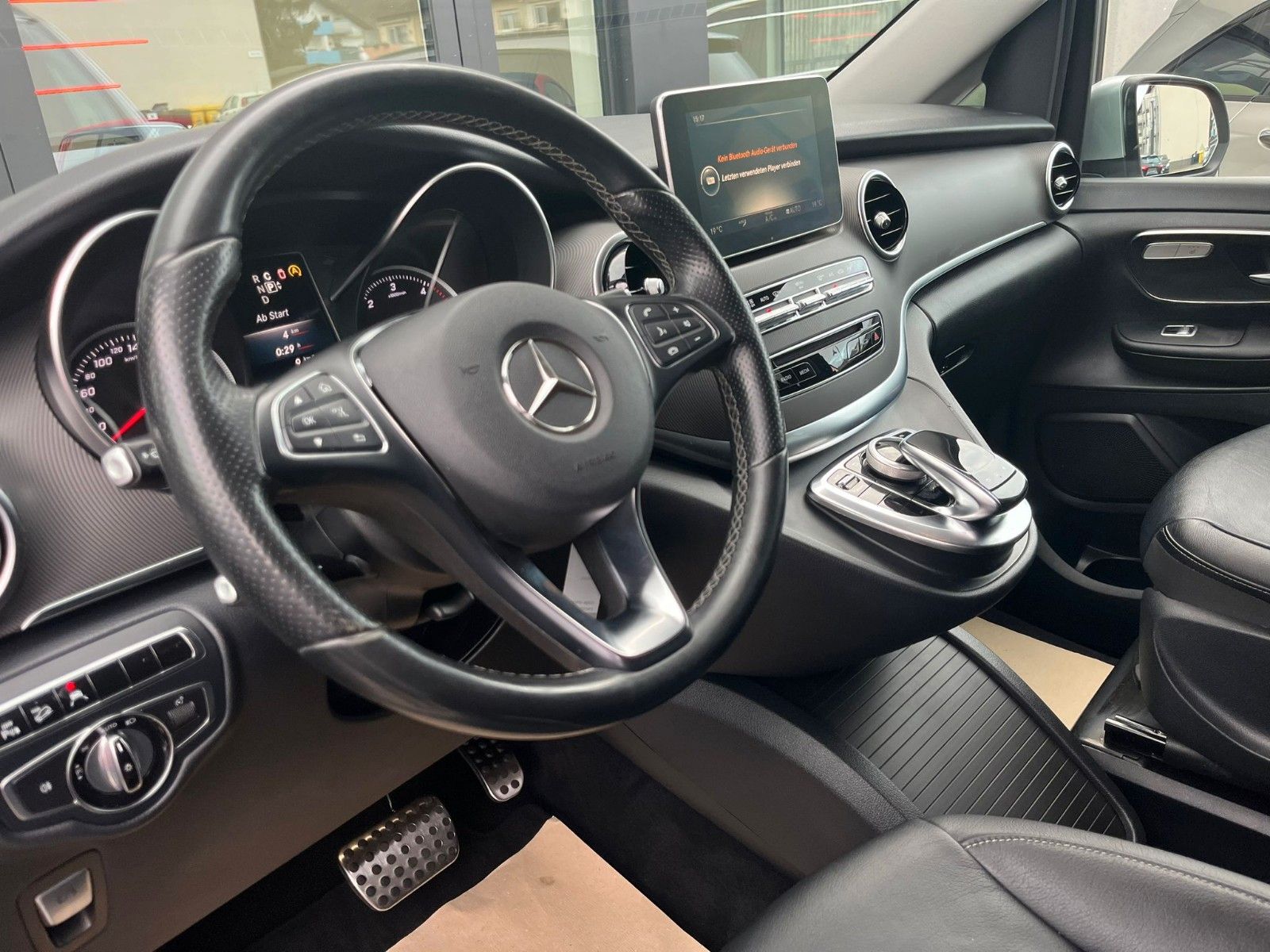 Fahrzeugabbildung Mercedes-Benz V 250 CDI Edition 4Matic Bluetec Kompakt