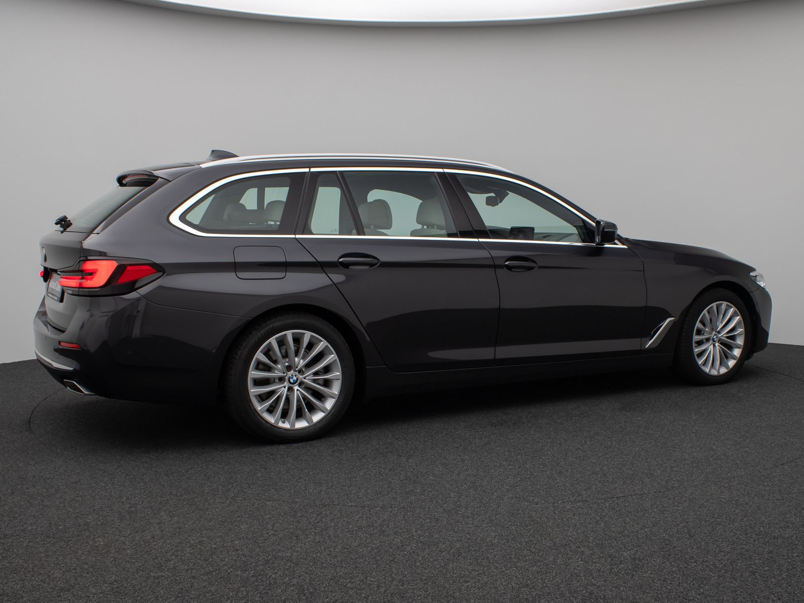 Fahrzeugabbildung BMW 520d  xD Luxury Line Panorama Kamera DAB H/K AHK