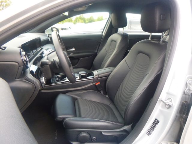 Fahrzeugabbildung Mercedes-Benz A 180 >AUT/NAV/PDC/Sitzheizung<