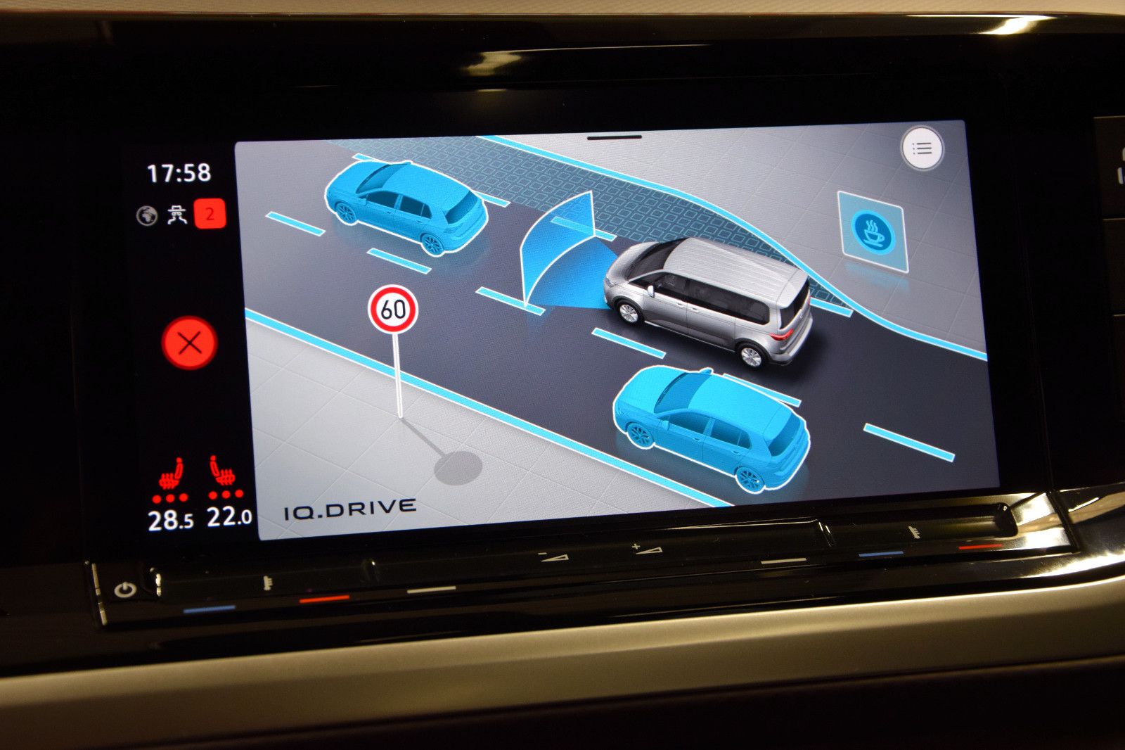 Fahrzeugabbildung Volkswagen T7 Multivan BiCol. rot/schwarz Pano HuD ACC AHK