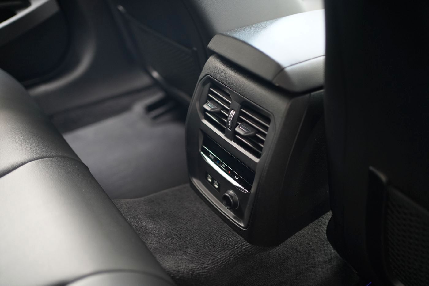 Fahrzeugabbildung BMW 320i xDrive M Sport Parkassist+AHK+HiFi+Alarmanl