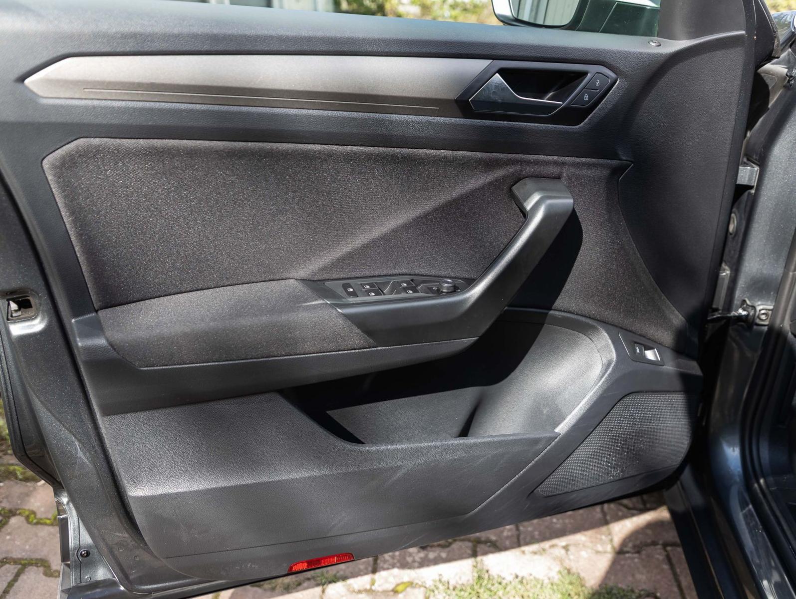 Volkswagen T-Roc 1.5 TSI DSG Style LED AHK ACC Standhzg, миниатюра 11