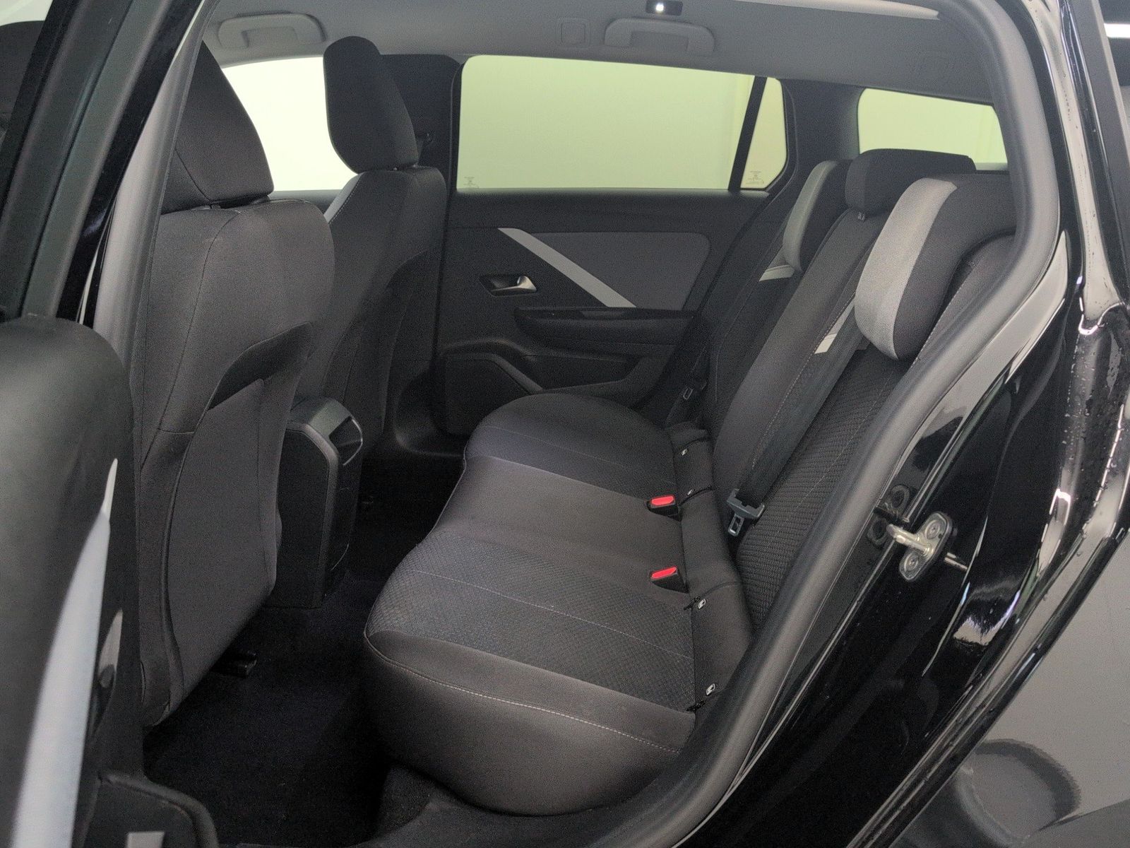 OPEL Astra Sports Tourer 1.2 Turbo Business Edition – Bild 9