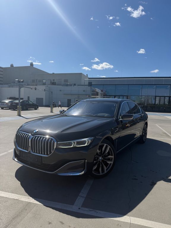 Image of BMW 740