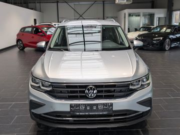 Volkswagen Tiguan - 3