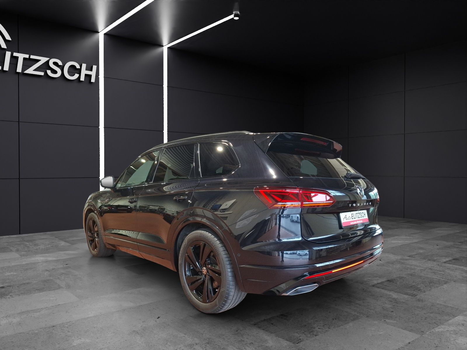 Fahrzeugabbildung Volkswagen Touareg TDI R-Line 4M Standhzg. Matrix AHK Navi