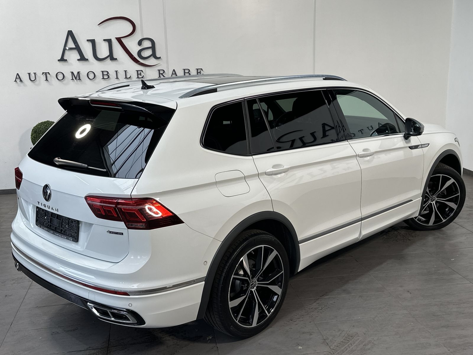 Fahrzeugabbildung Volkswagen Tiguan Allspace R-Line 4M NAV+IQLIGHT+PANORAMA