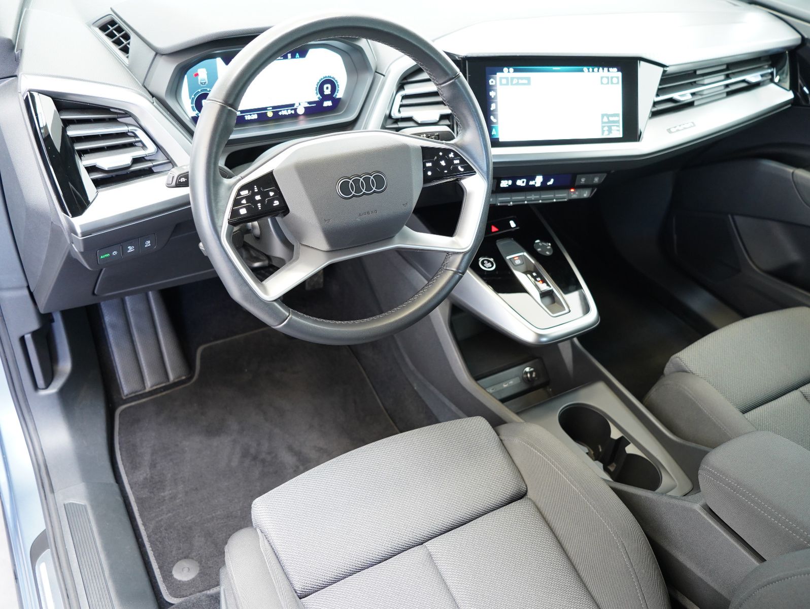 Fahrzeugabbildung Audi Q4 e-tron 50 quattro NAVI/MATRIX/LM20"