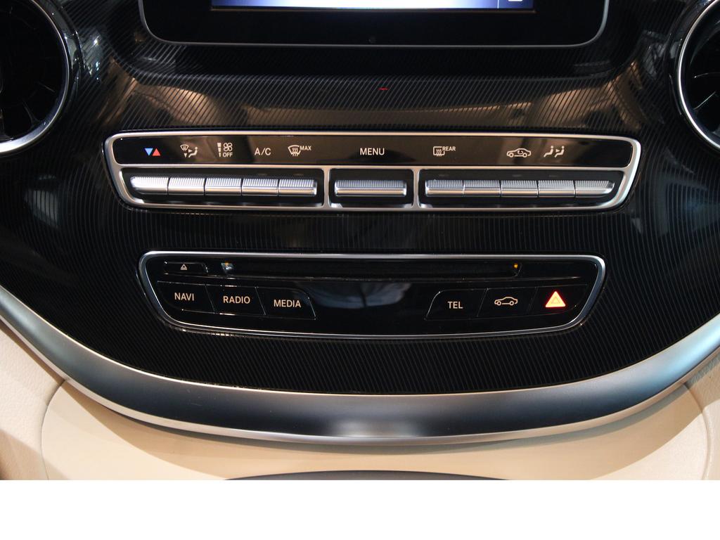 Mercedes-Benz V 220