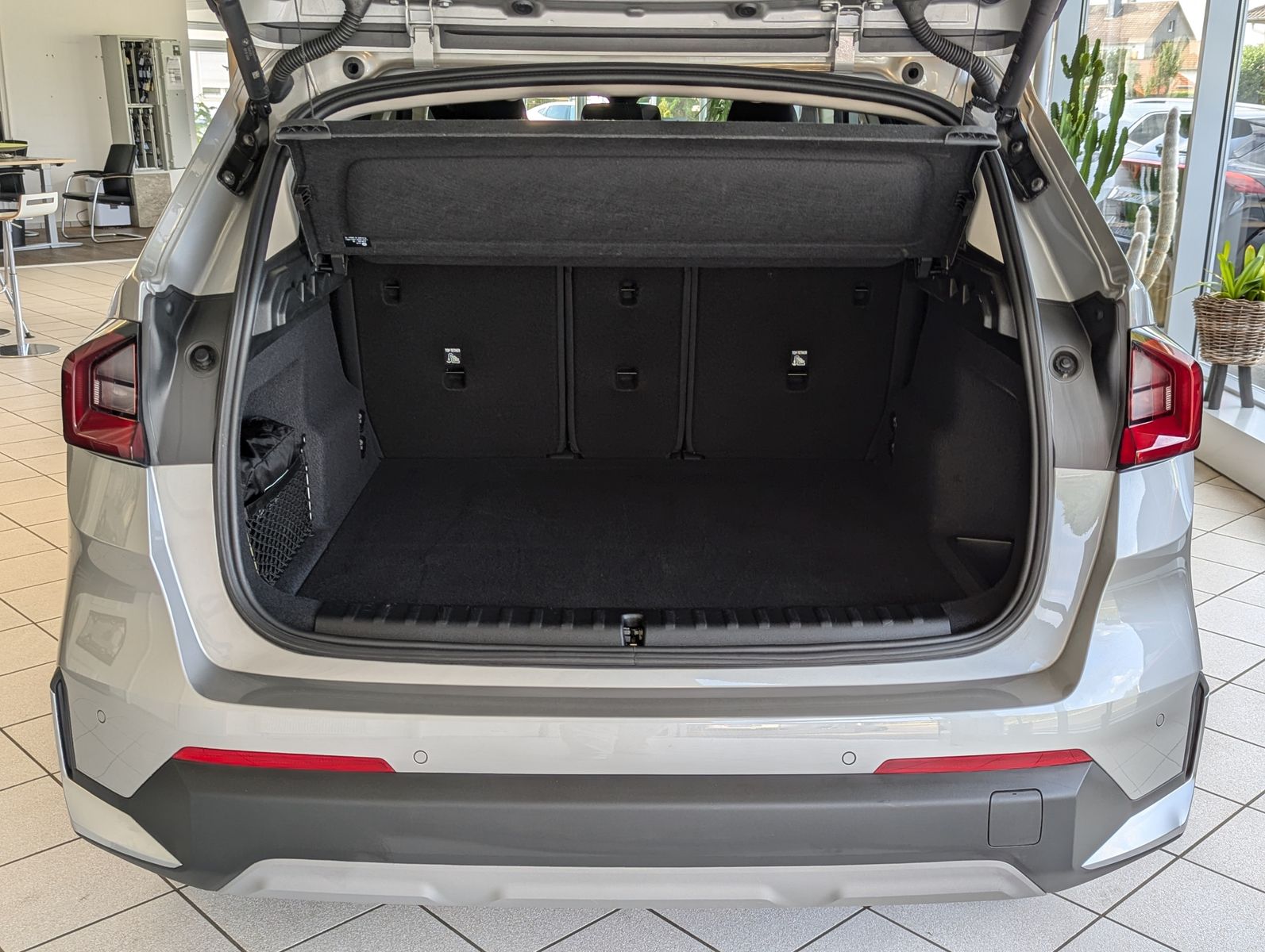 BMW X1 20 i Pano Premium-Travel-Paket AHK - Image 18