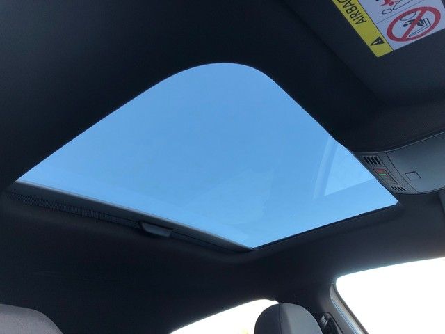 Fahrzeugabbildung Volkswagen Taigo 1.5TSI DSG R-Line PANO+MATRIX+ACC+PARKLNK+