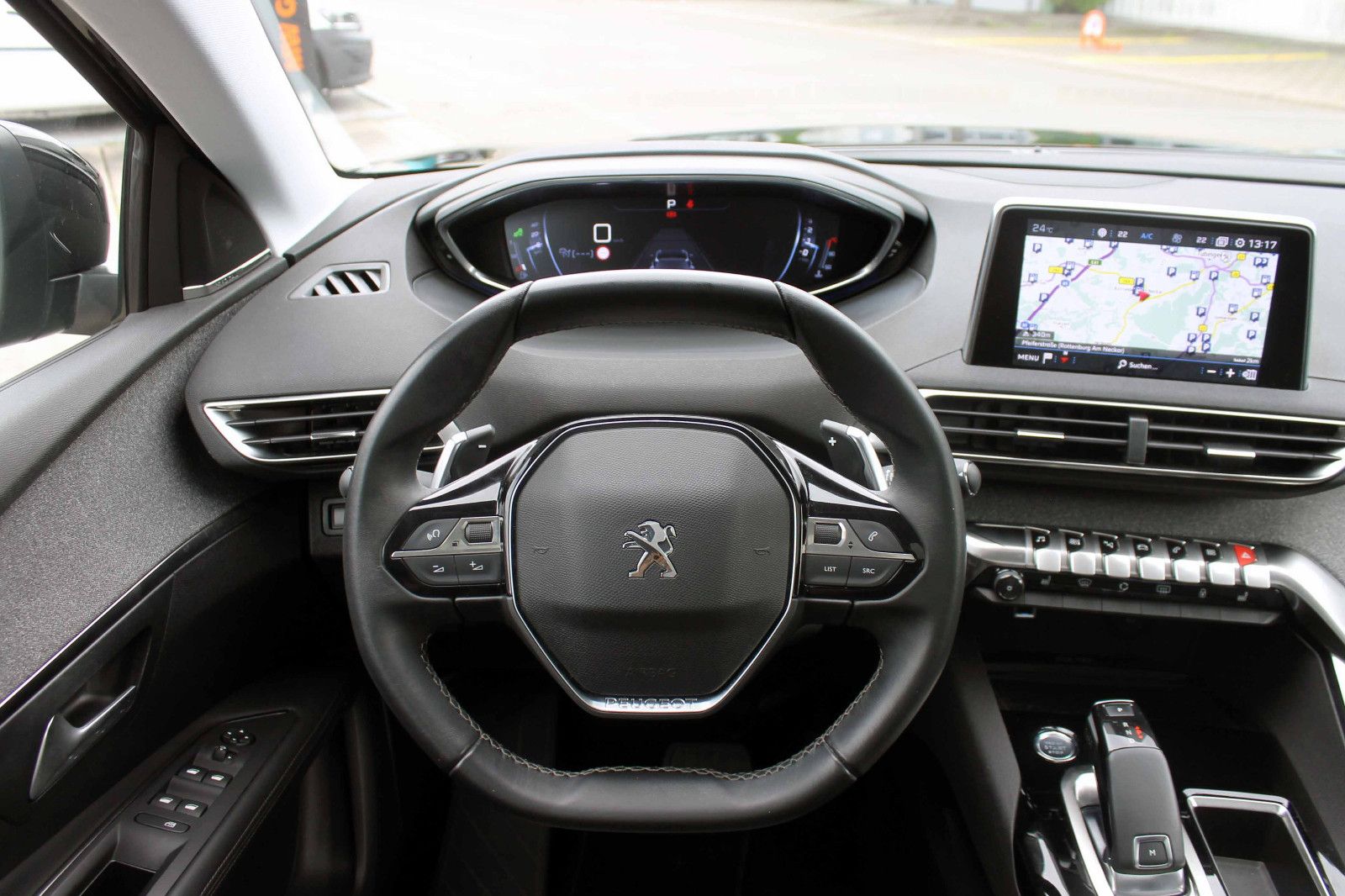 Fahrzeugabbildung Peugeot 3008 PureTech 180 Allure LED ACC 360° PANO SHZ