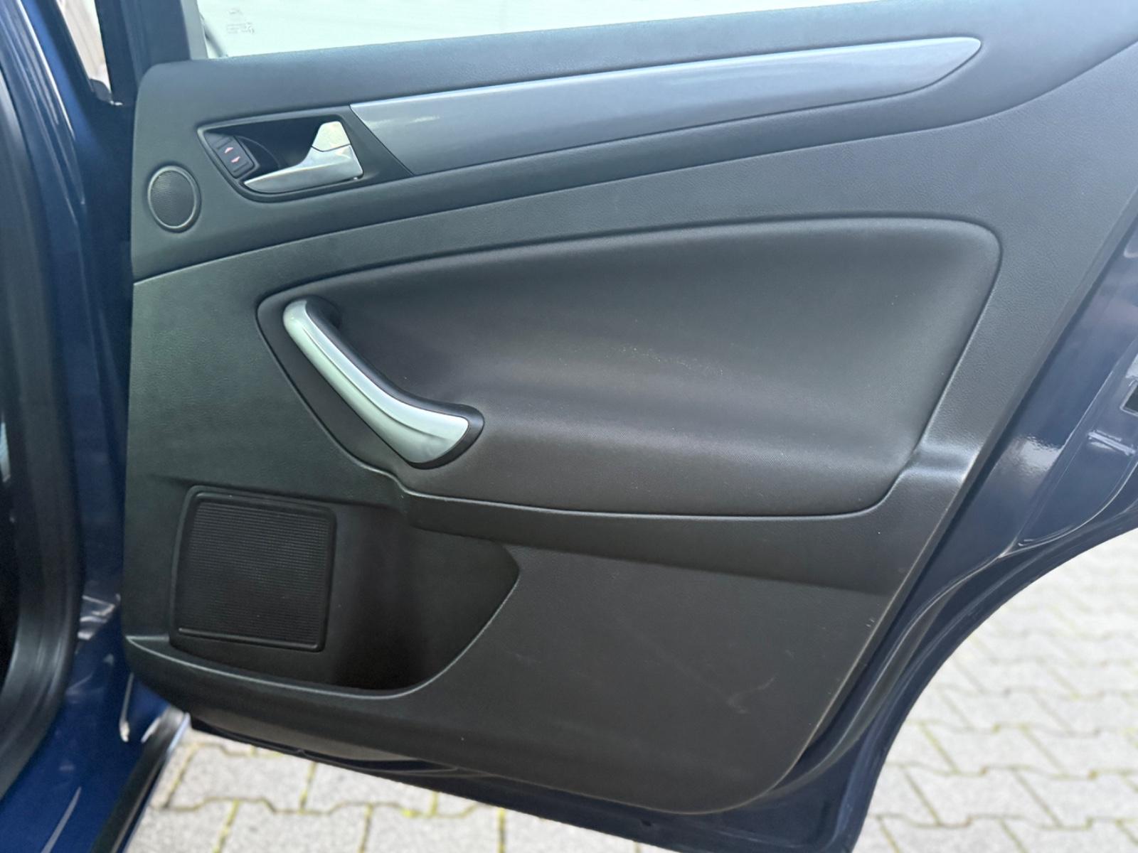 Ford Mondeo 2011 — photo 16
