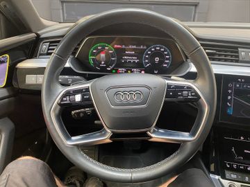 Audi Q8 e-tron - 11