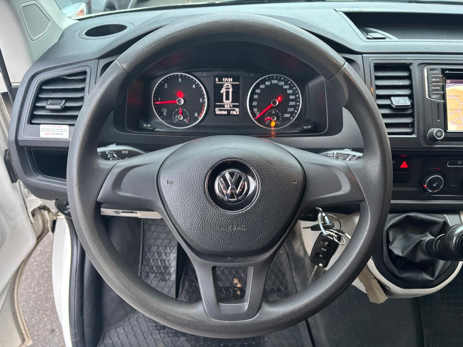 Fahrzeugabbildung Volkswagen T6 Transporter 2.0 TDI Kasten lang-STDHZ-AHK-NAV