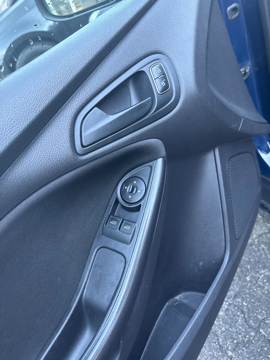 Fahrzeugabbildung Ford Focus Lim. Ambiente