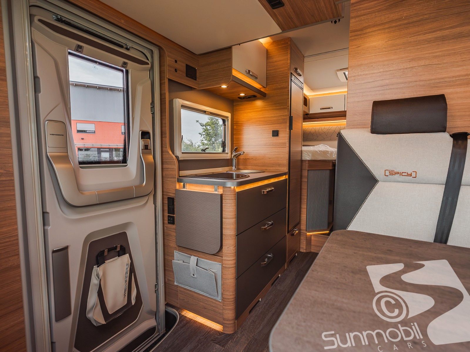 Fahrzeugabbildung Weinsberg CaraSuite 650 MEG SPICY #Autom #Lithium #Solar