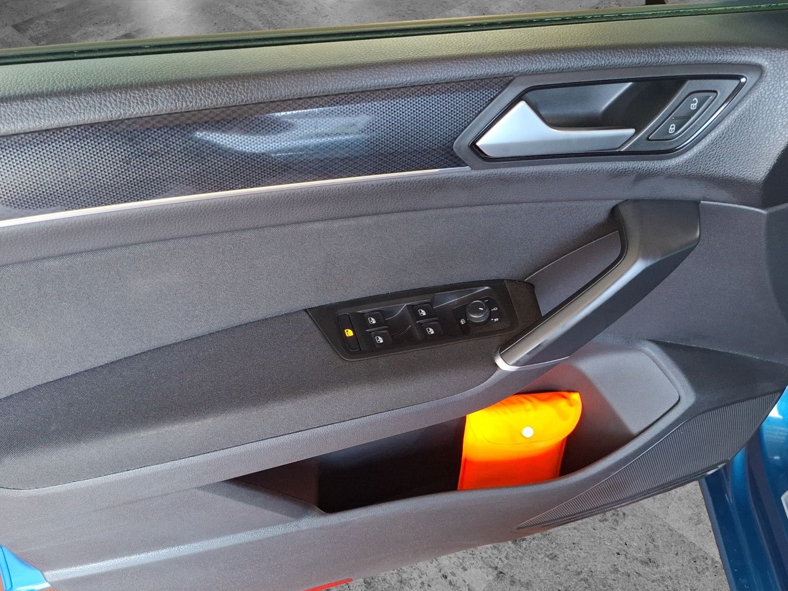 Fahrzeugabbildung Volkswagen Touran TSI United DSG LED Navi ACC SHZ APP PDC