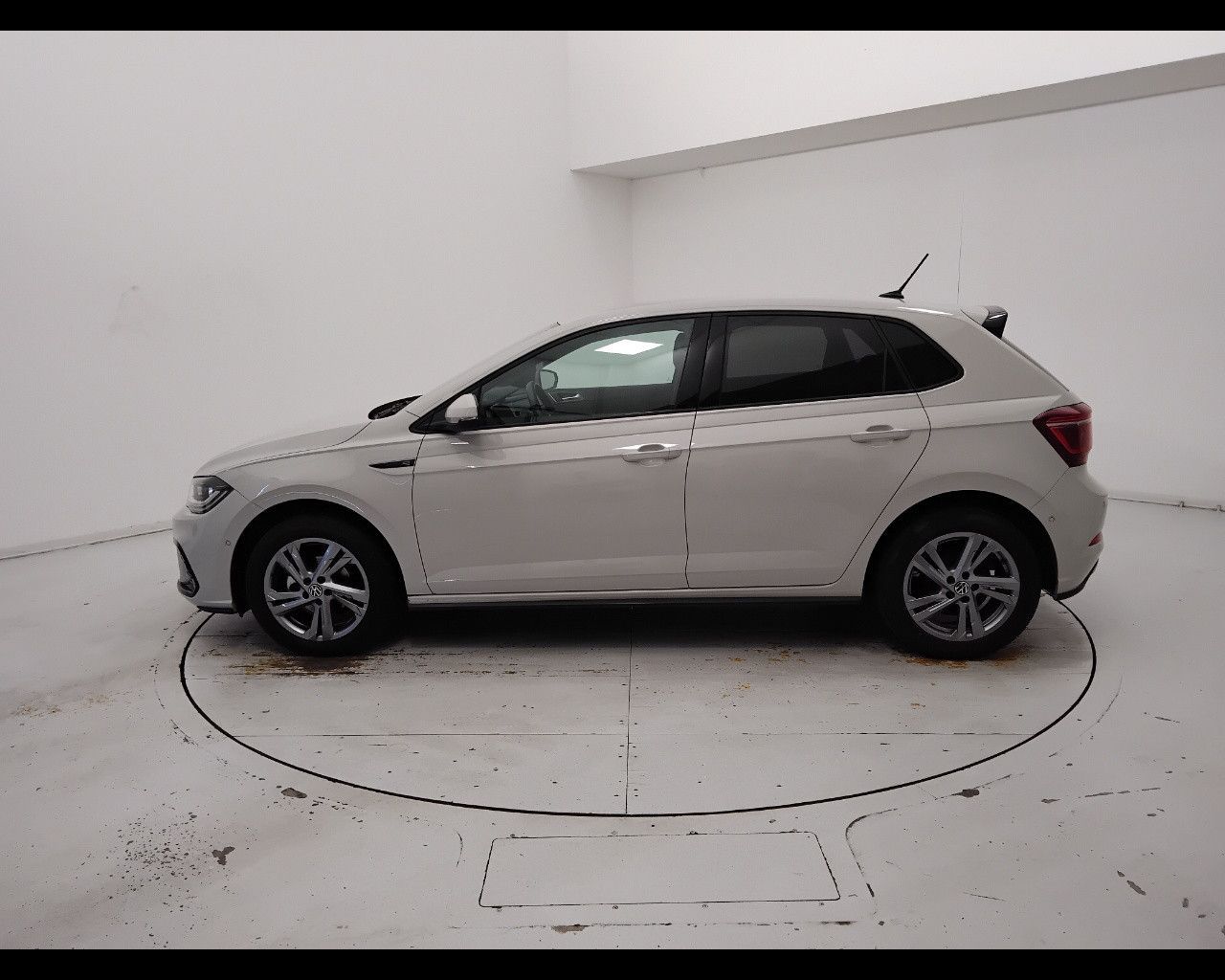 Volkswagen VOLKSWAGEN Polo VI 2022 - Polo 1.0 tsi R-Line 95 imagem 3