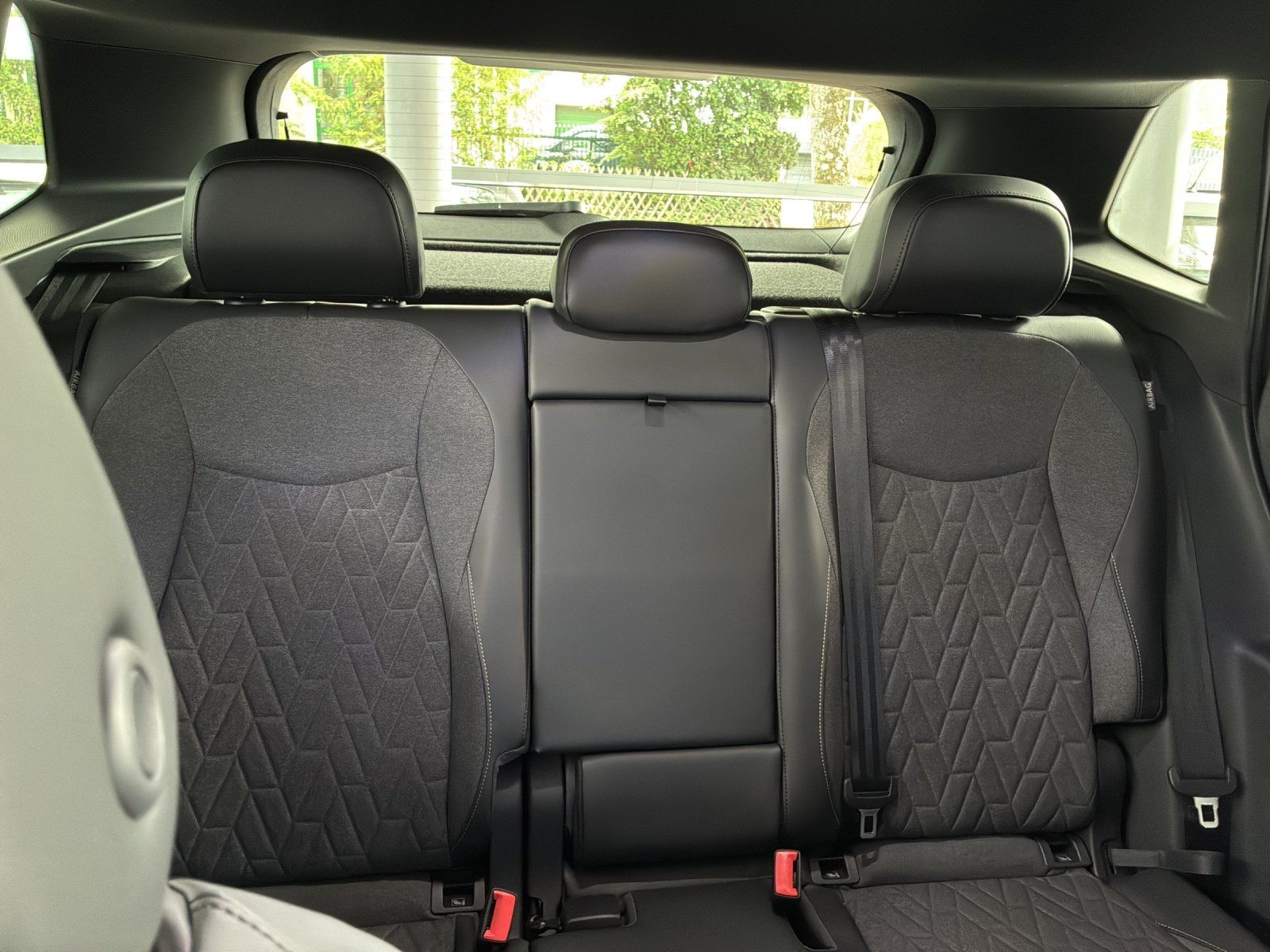 Fahrzeugabbildung Volkswagen Tiguan 2.0 TSI 4Motion W Life 360,AHK,Kamera,LED