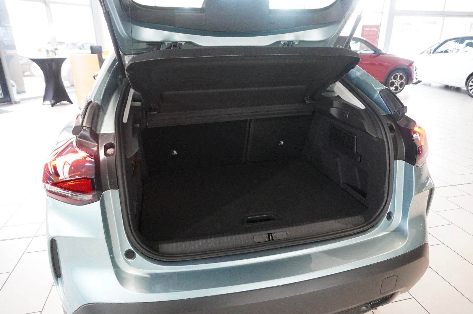 Fahrzeugabbildung Citroën C4 Lim. 1.2T PLUS NAVI/LED/KAMERA/SPORT /VIRTU.