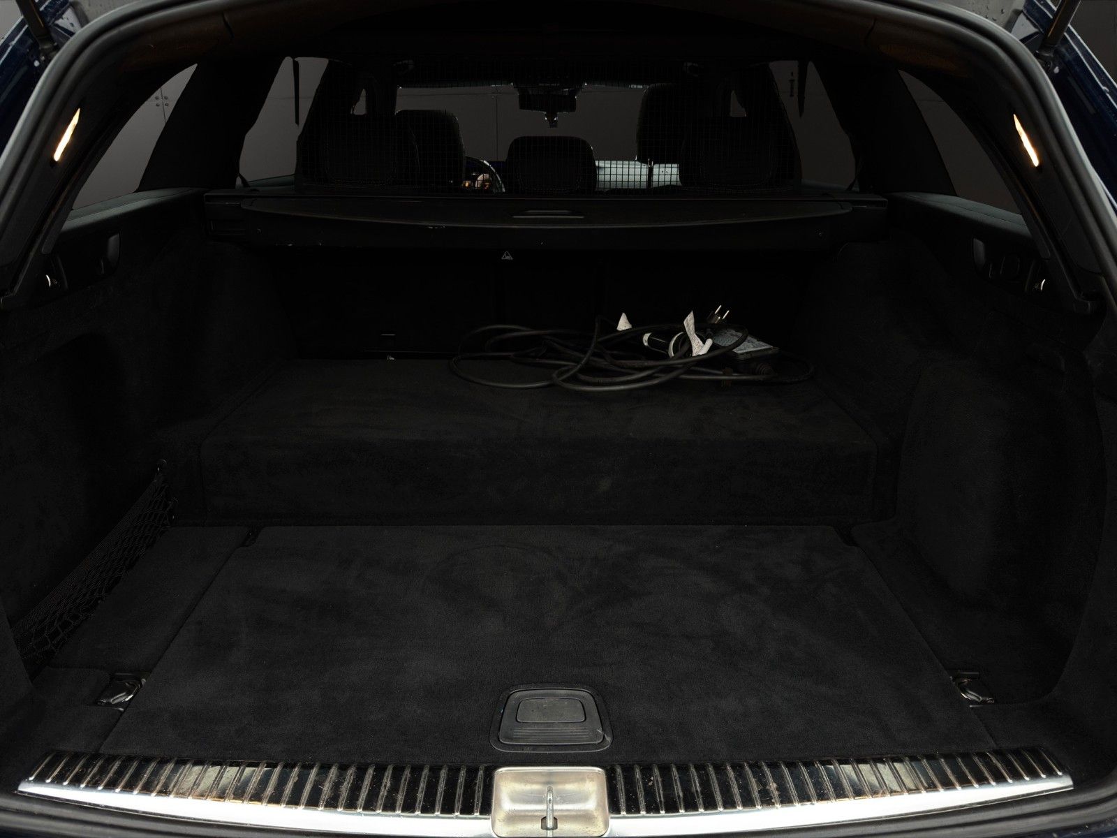 Fahrzeugabbildung Mercedes-Benz E 300de  AMG-Line/MBeam/Burmester/S-Dach