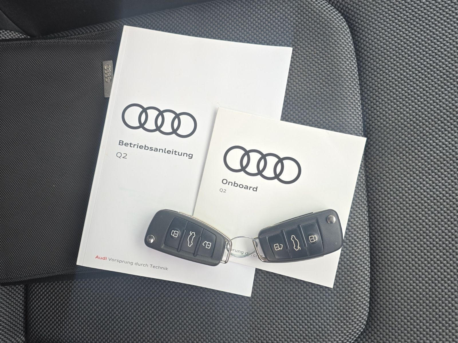 Fahrzeugabbildung Audi Q2 sport ultra  KLIMA PDC SHZ KAMERA SPURASISTEN