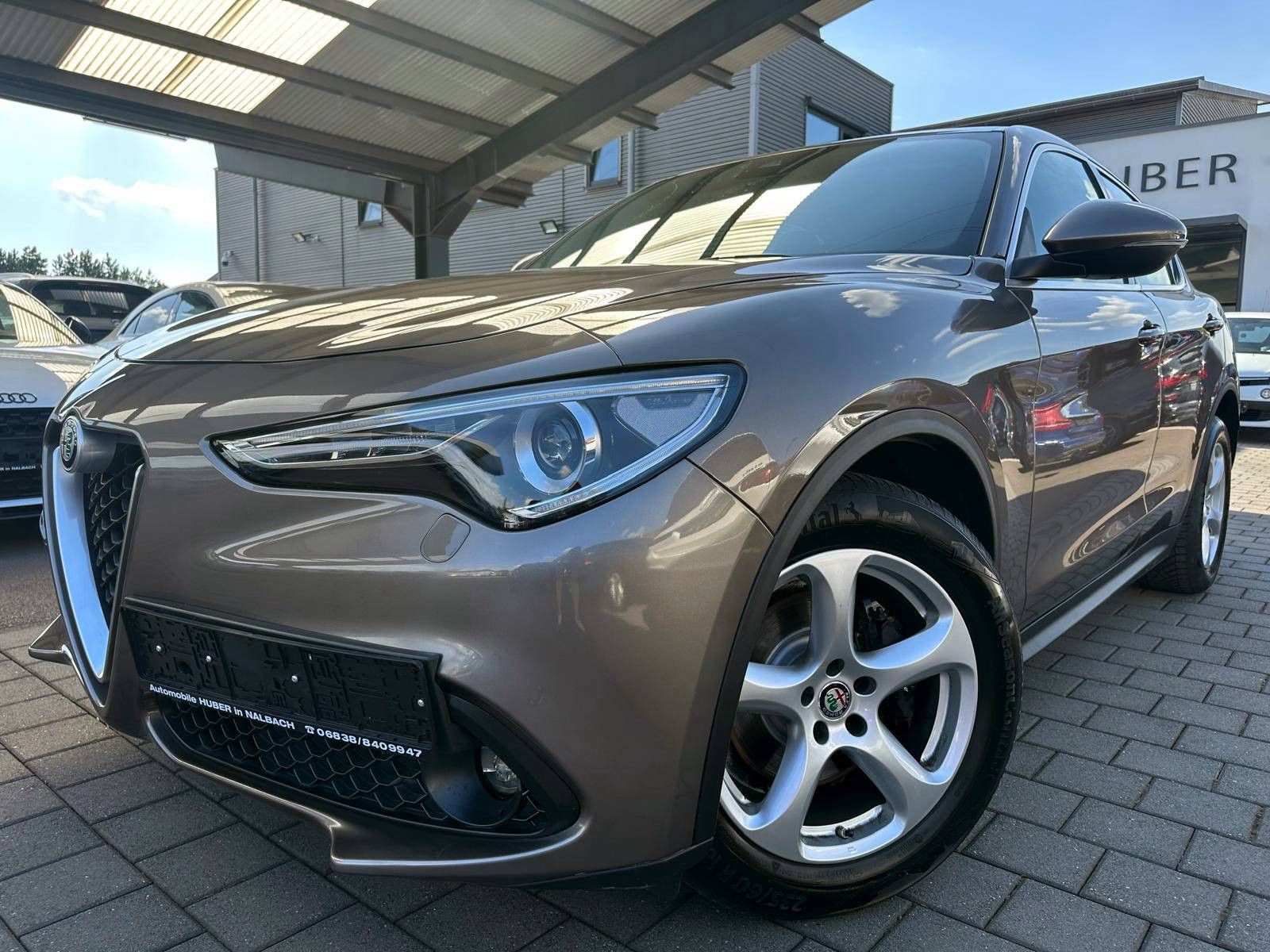 Alfa-Romeo Alfa Romeo Stelvio Super Aut Leder Navi Xenon Kame