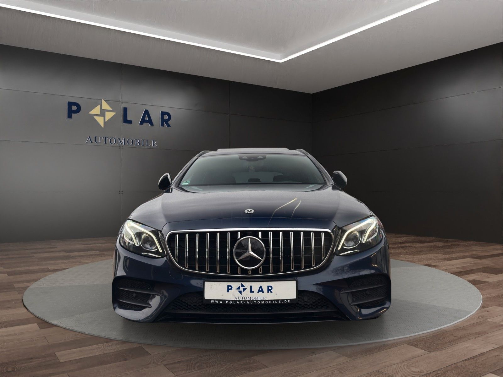 Fahrzeugabbildung Mercedes-Benz E 300de  AMG-Line/MBeam/Burmester/S-Dach