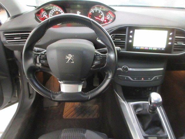 Fahrzeugabbildung Peugeot 308 Allure 1.2T NAVI/LED/PDC/TEMPOMAT