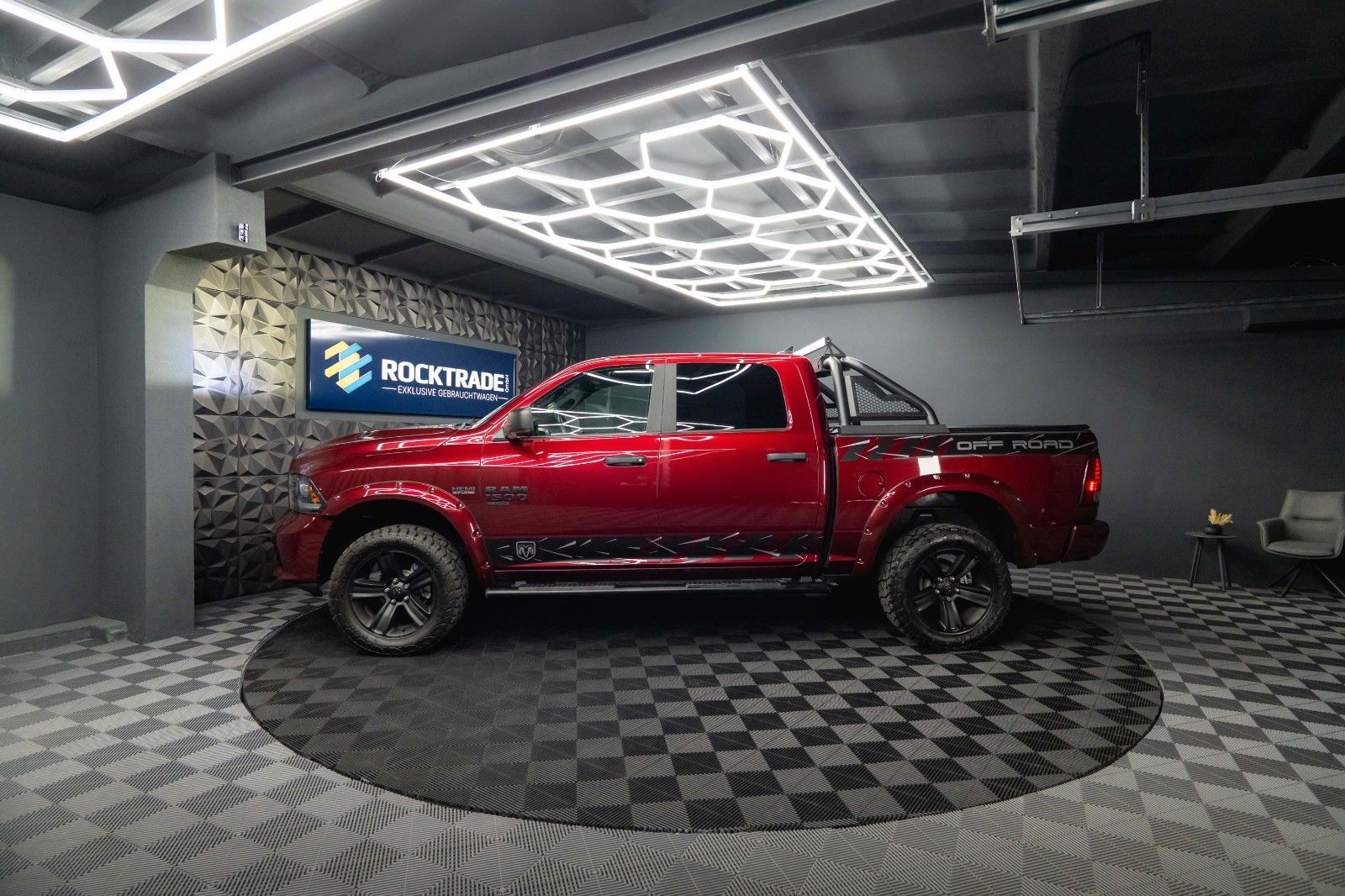 Fahrzeugabbildung Dodge RAM 5.7 V8 HEMI 4x4 OFFROAD Night-Paket *LED*AHK