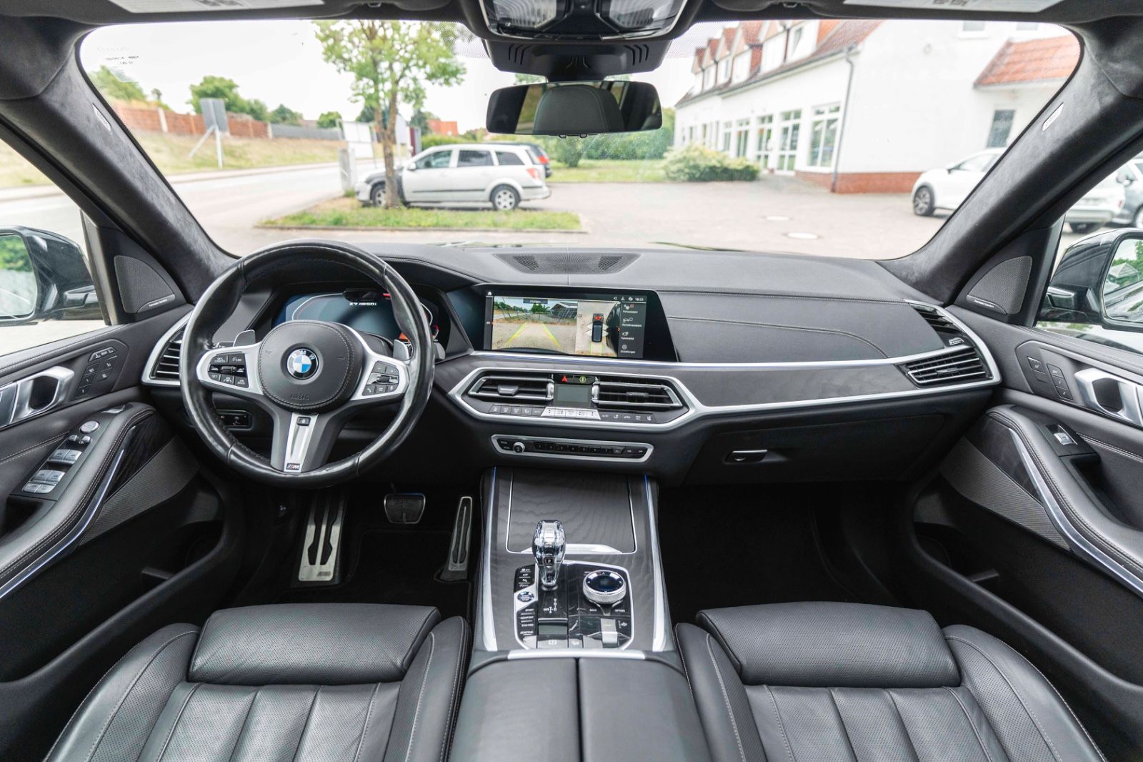 Fahrzeugabbildung BMW X7 M50i H&K HUD LASER LUFT SKY ACC MASSAGE 3D
