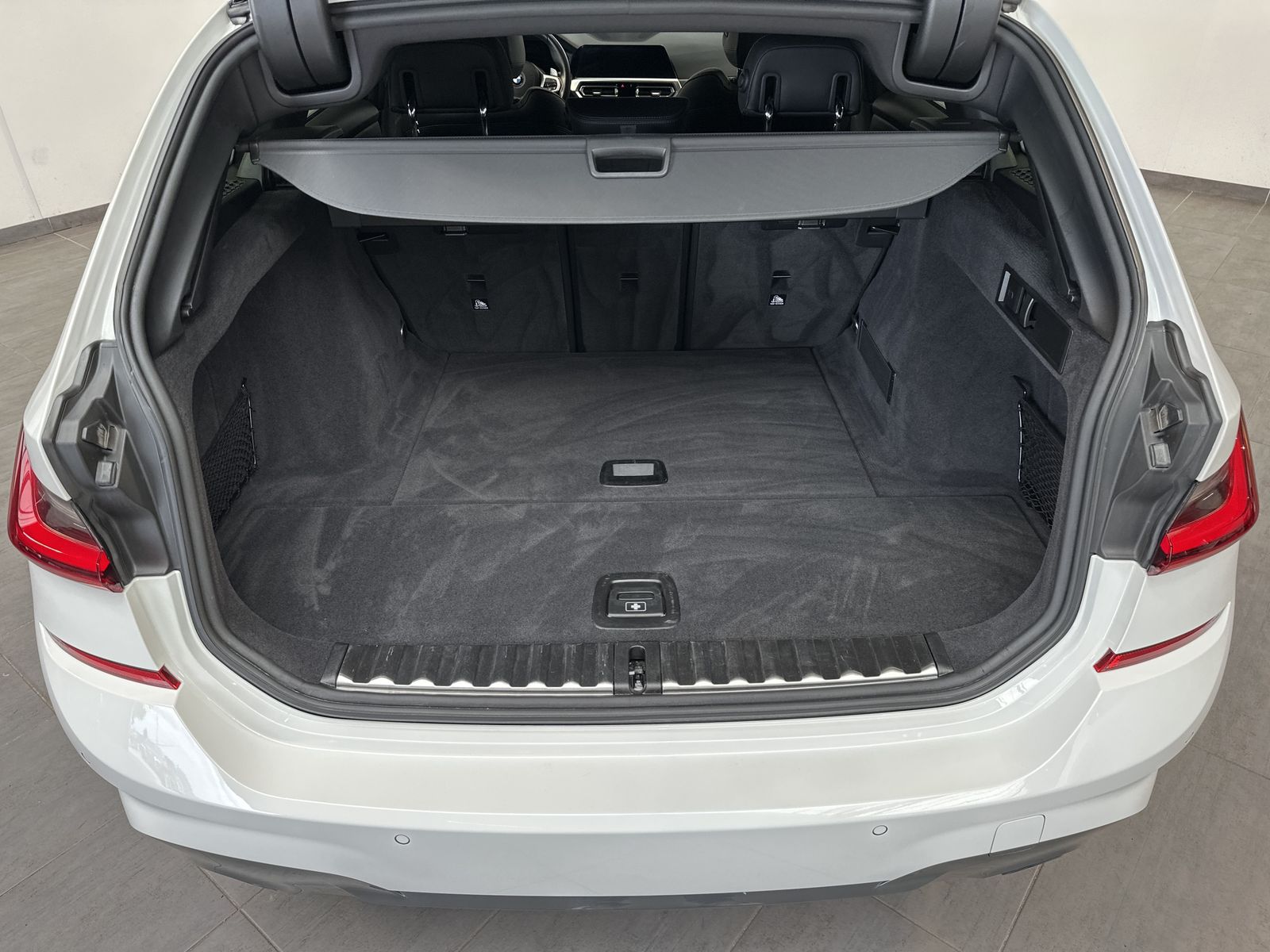 Fahrzeugabbildung BMW 320d Touring M-Sport NAV+LED+HARMAN/KARDON+18ZO