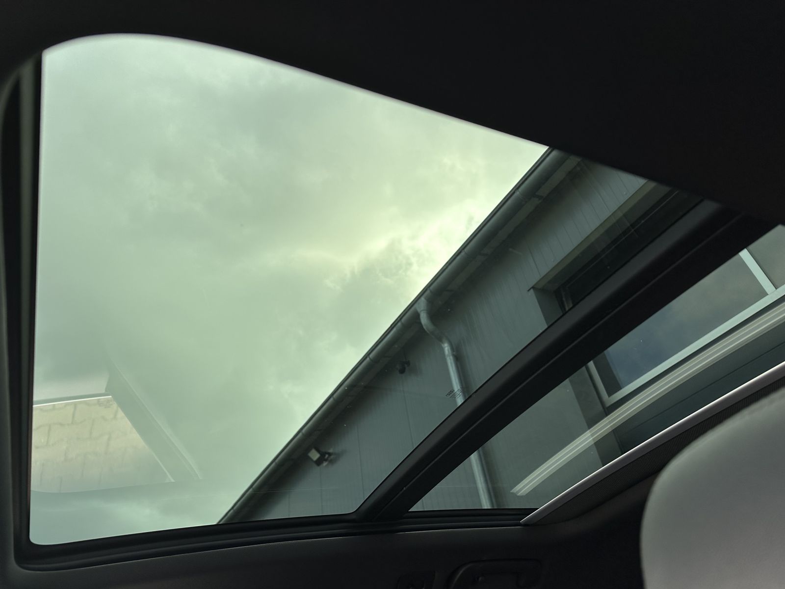 Fahrzeugabbildung Audi A6 Avant 2.0 TDI S-Tronic Ultra NAV+XEN+PANO+KAM