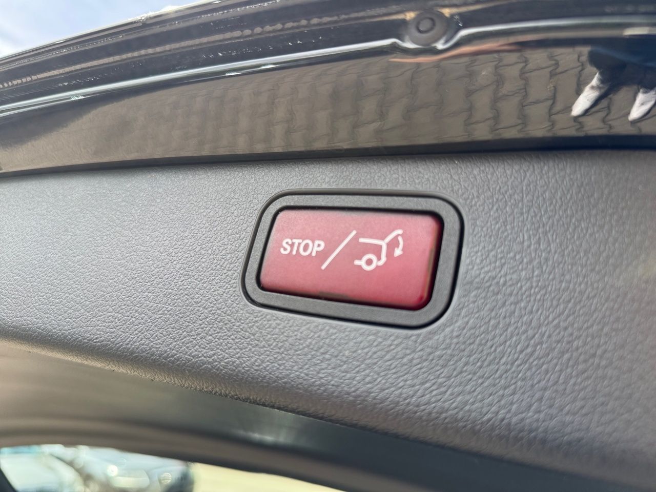 Fahrzeugabbildung Mercedes-Benz C 300 d T AMG+AHK+DISTRONIC+CARPLAY+AMBIENT+LED+