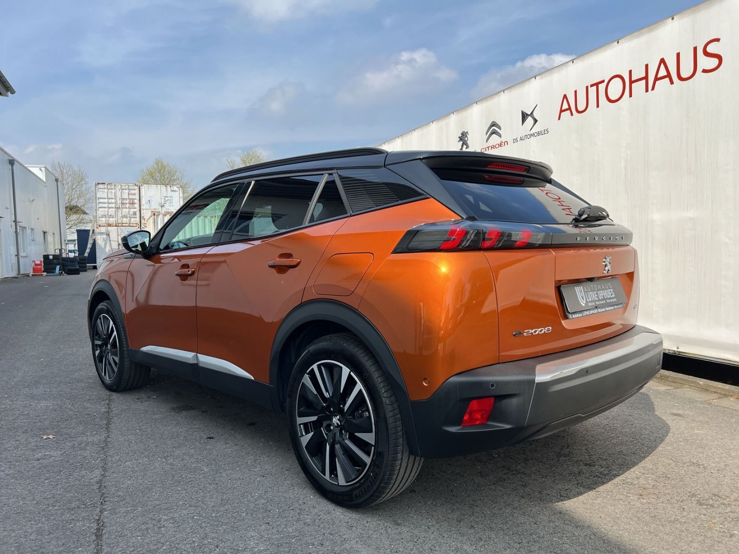 Fahrzeugabbildung Peugeot 2008 GT Elektro 136 Navi ACC CarPlay SHZ