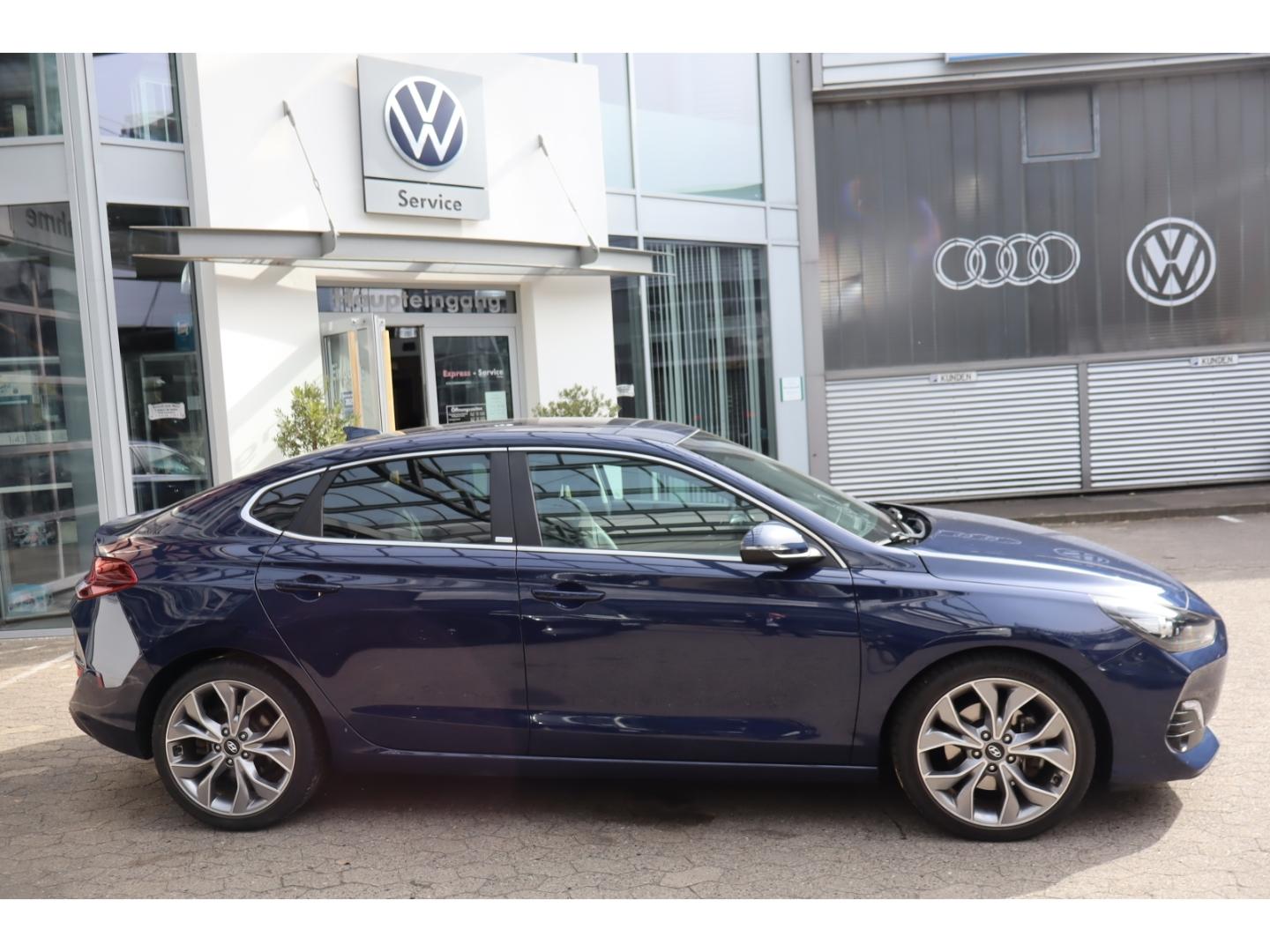 Hyundai i30 Fastback 1.4 T-GDI Premium Szthzg. RFK Autom
