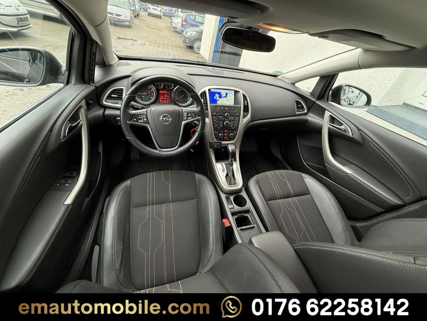 Opel Astra 2012 — photo 9