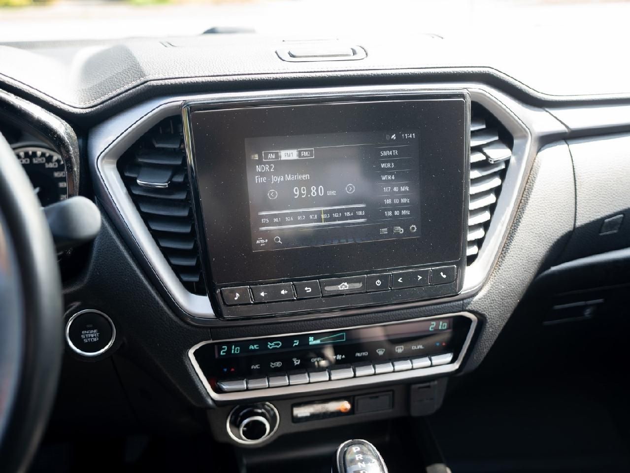 Fahrzeugabbildung Isuzu D-Max Space Cab 4WD LSE mit Dux Camper Wohnkabin