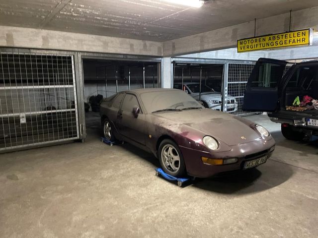 Porsche 968 -