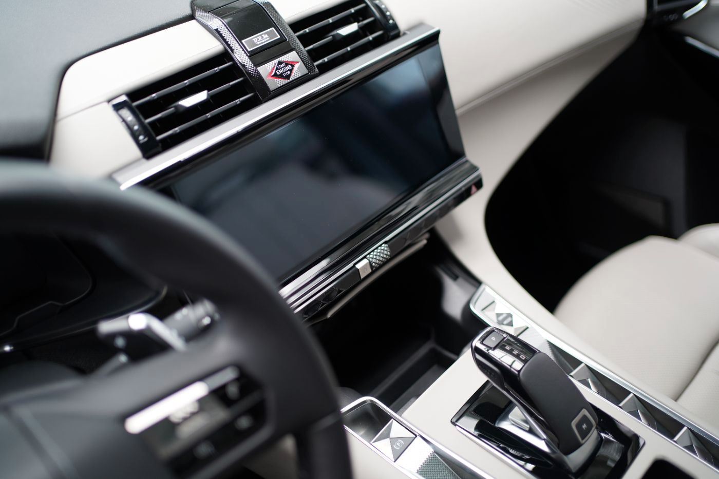 Fahrzeugabbildung DS Automobiles DS7 BlueHDi 130 EAT8 Opera Anhängerkupplung Foca