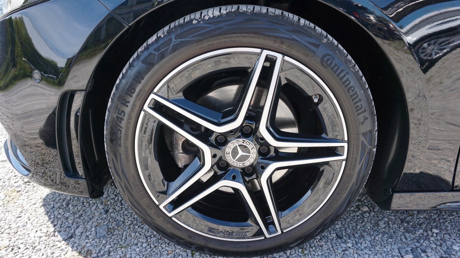 Fahrzeugabbildung Mercedes-Benz A 200 AMG Line,Navi, Keyless,Night-Pak,Panorama