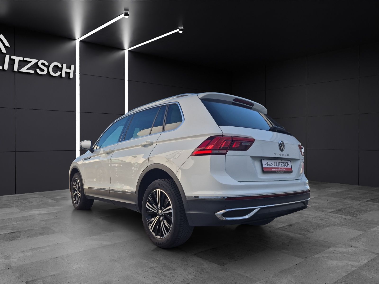 Fahrzeugabbildung Volkswagen Tiguan TDI Elegance DSG 4M Matrix AID Pano ACC P