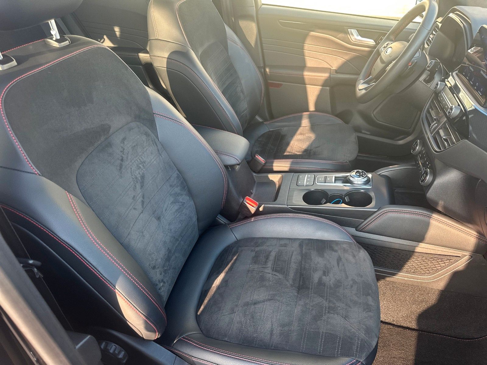 Fahrzeugabbildung Ford Kuga ST-Line X, AHK schwenkbar, Rückfahrkamera