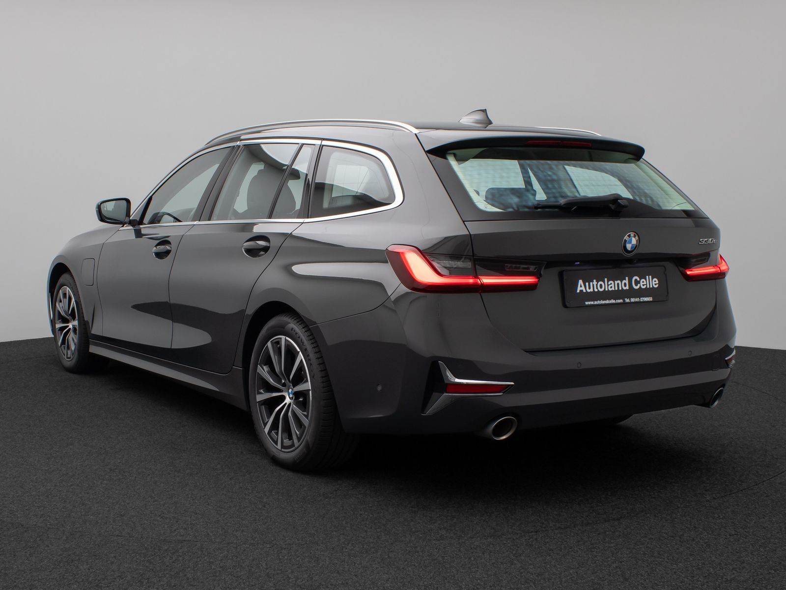 Fahrzeugabbildung BMW 330e Luxury Line Kamera Pano HUD HiFi Individual