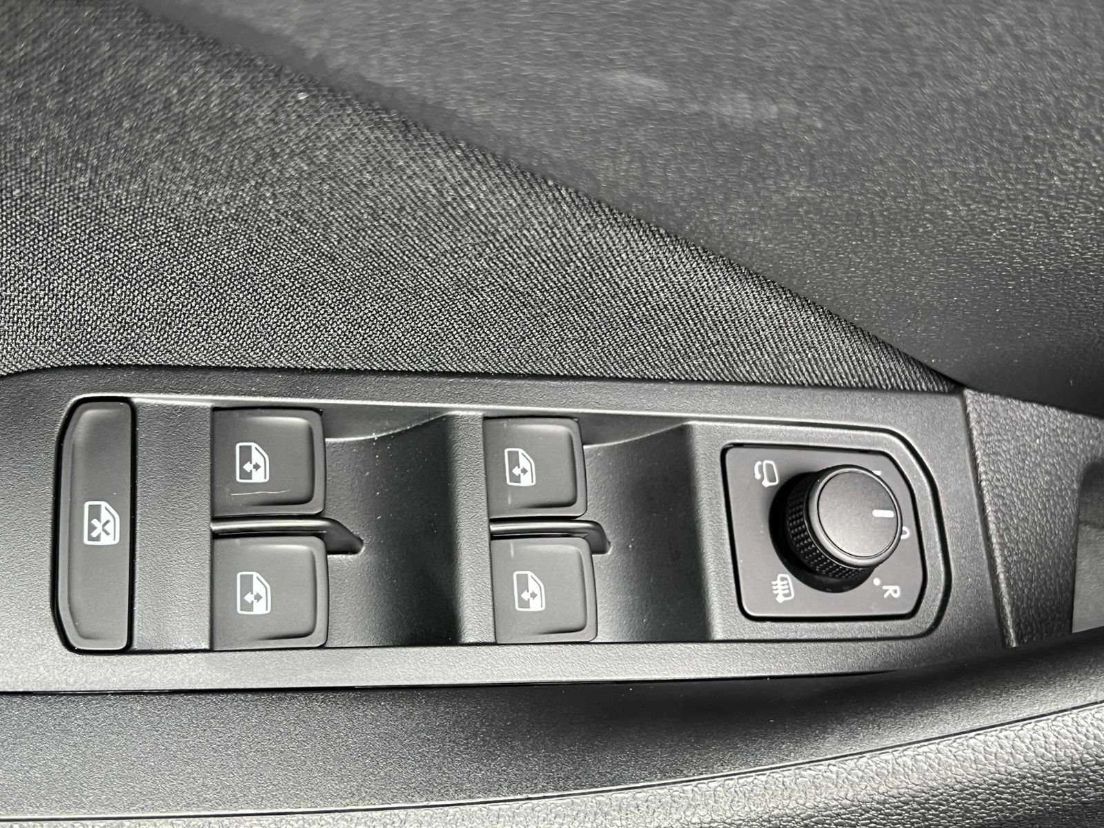Fahrzeugabbildung SKODA Scala Selection 1.0 TSI DSG *ACC, Sitzhzg., 16'-