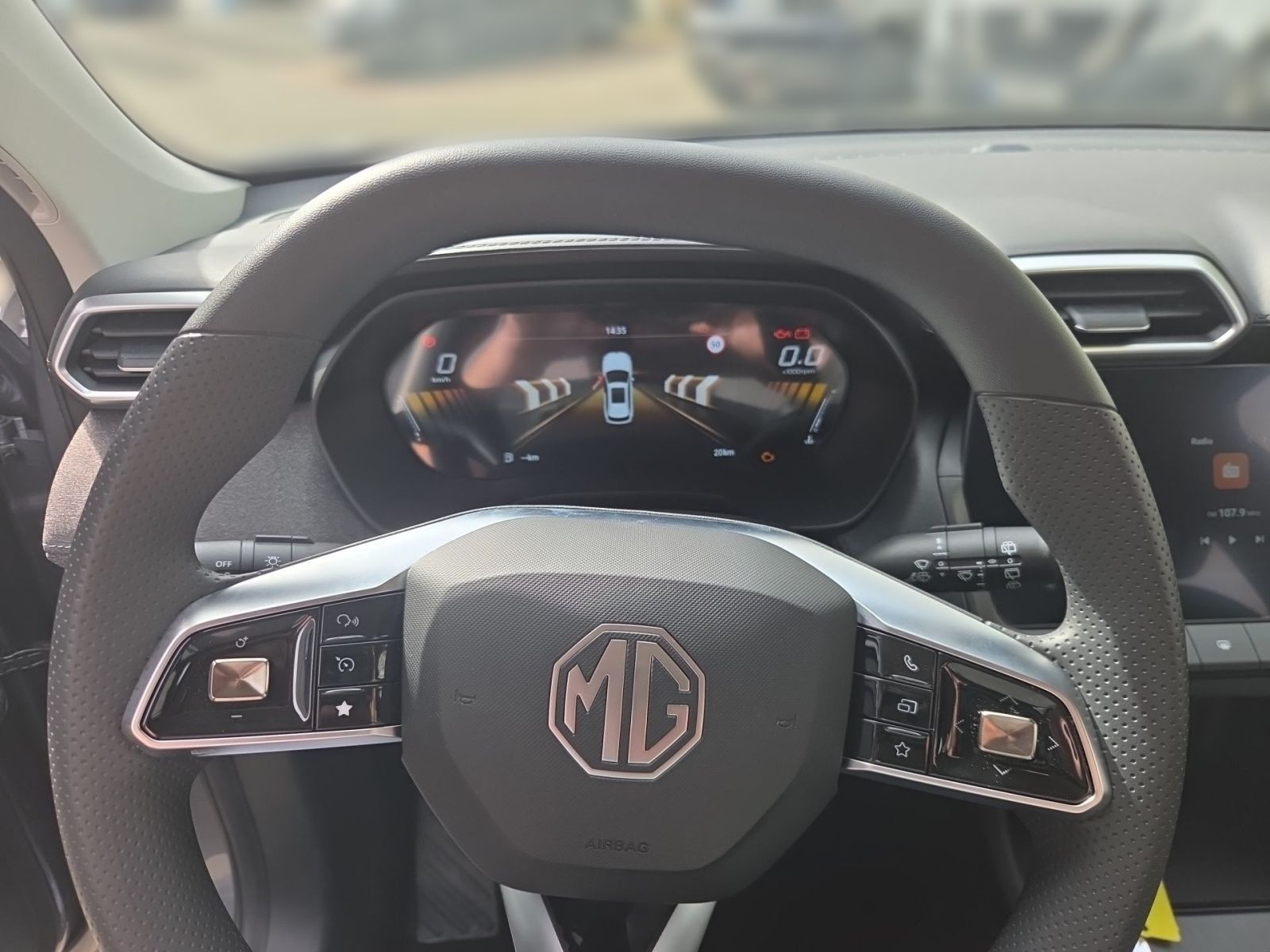 Fahrzeugabbildung MG ZS 1.5 116 PS Schalter Standard *NAVI*KLIMA*DAB*