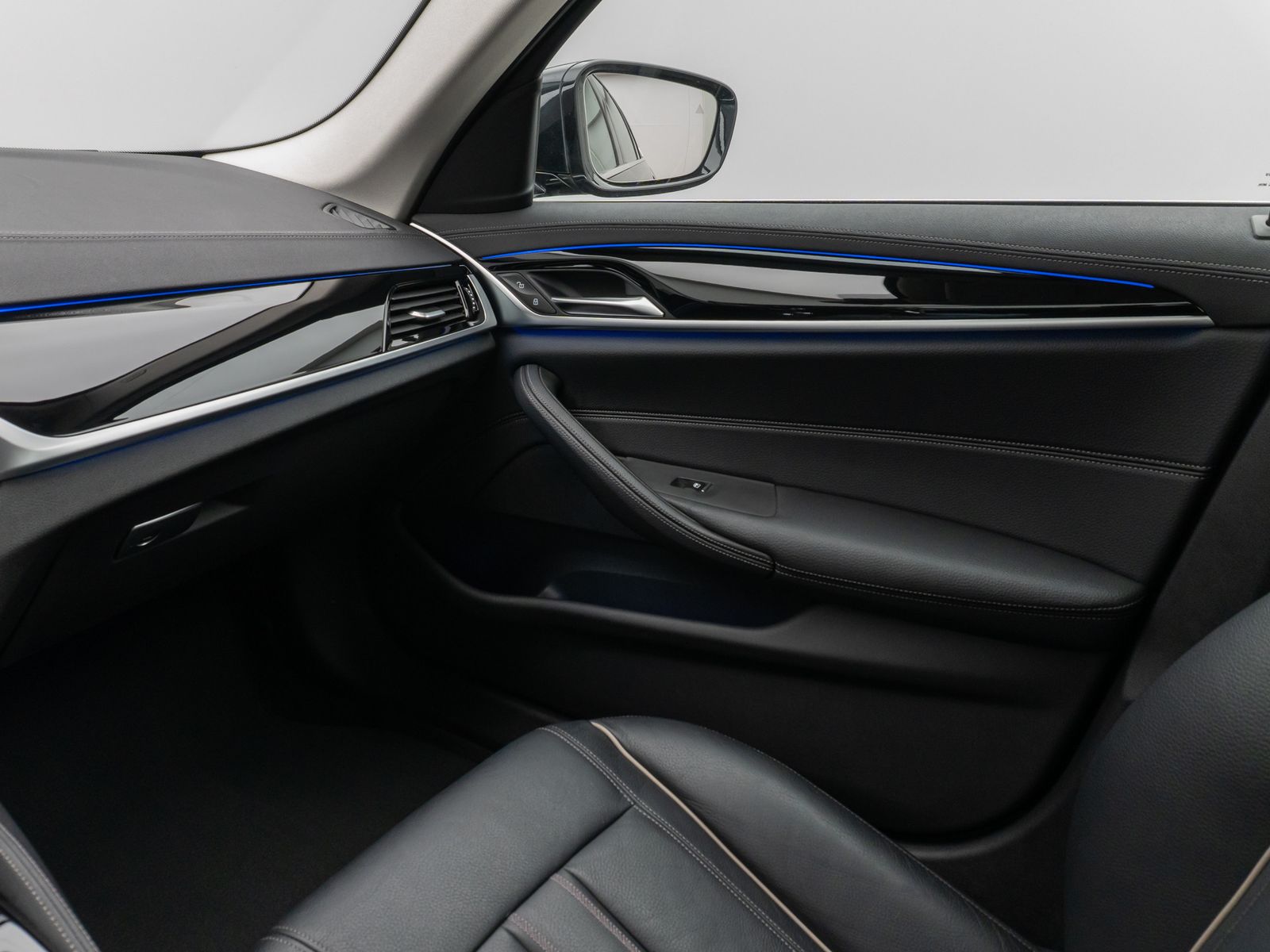 Fahrzeugabbildung BMW 530d LuxuryLine Kamera Laser HUD DAB ACC Komfort