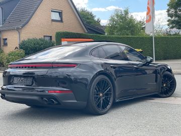 Porsche Panamera - 4